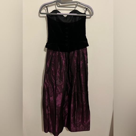 Vintage Laura Ashley Velvet Top Dress | Made in UK | Purple | Floral | A07 - Picture 3 of 10